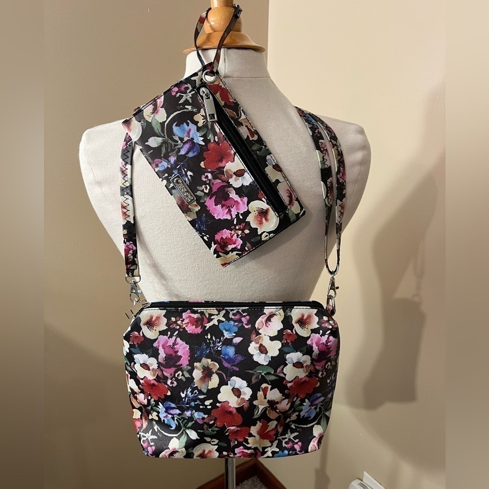 Carlos Santana Floral Medium Shoulder Purse With Matching Wristlet EUC